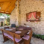 Сasa de vacaciones Peaceful House In Nature Nearby National Park Krka *