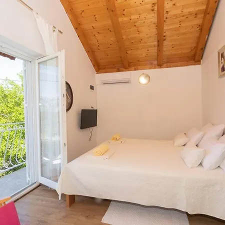 Peaceful House In Nature Nearby National Park Krka Bristane