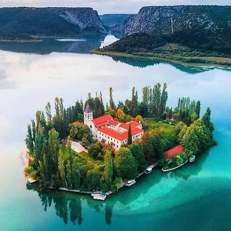Peaceful House In Nature Nearby National Park Krka Casa vacanze Bristane